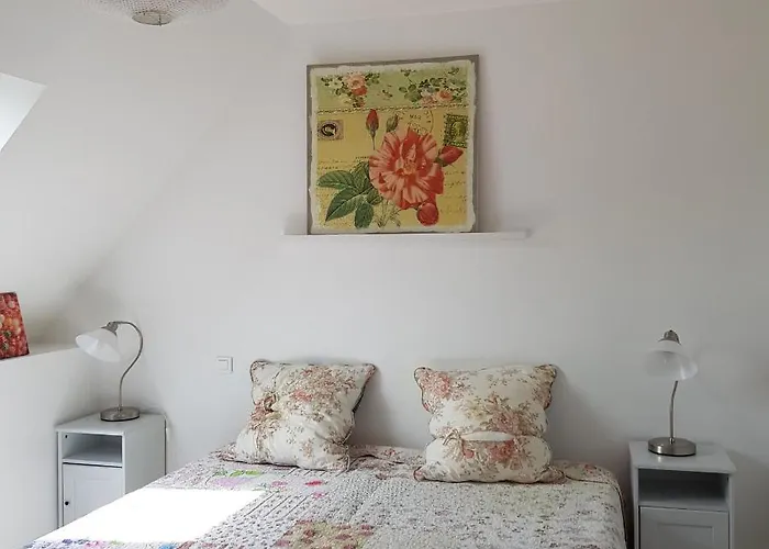 Maison Tombelaine * Vains