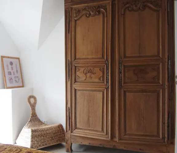 Maison Tombelaine * Vains